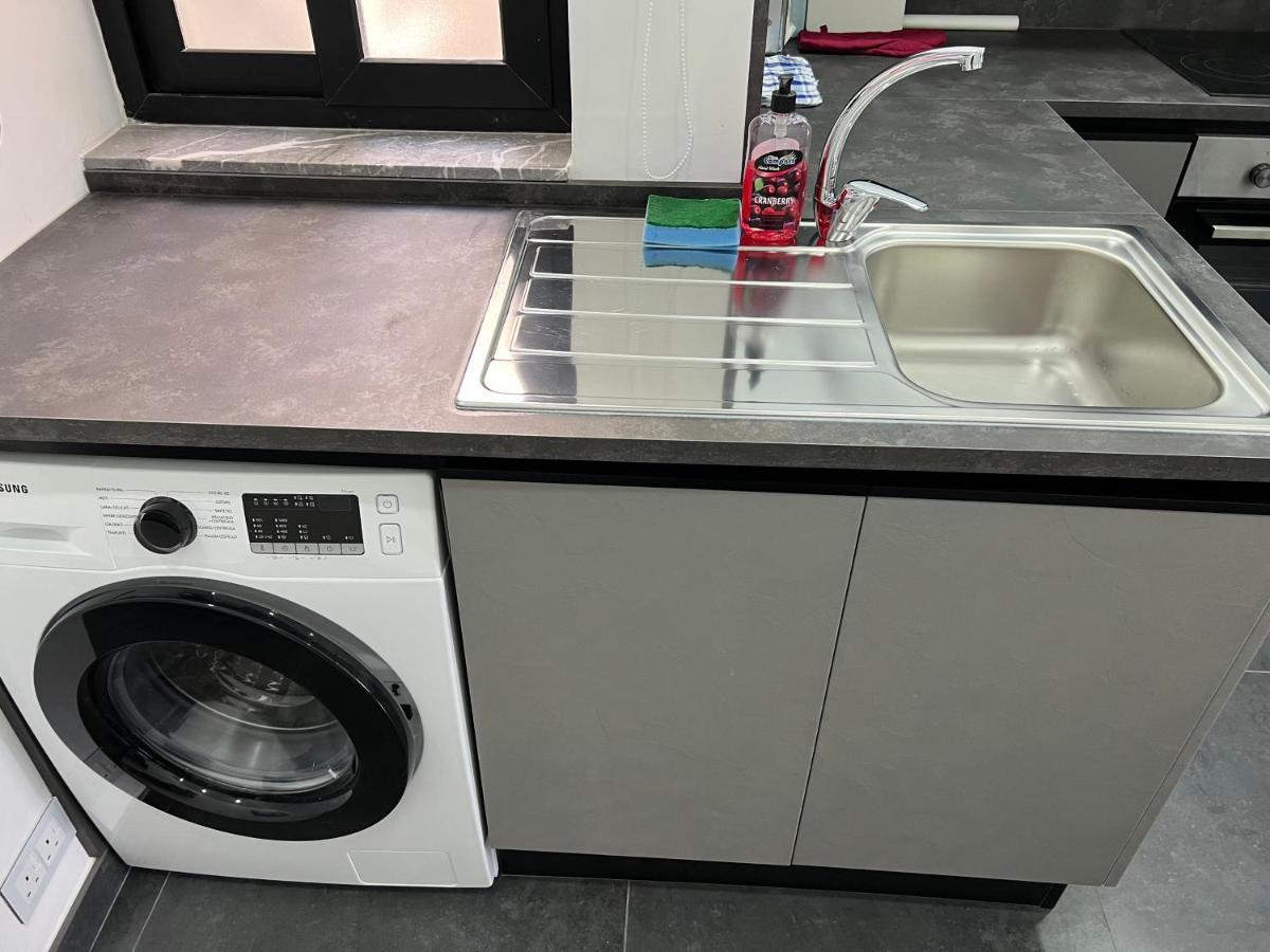 Cosy & Modern Top Floor 1-Bedroom Apartment St. Paul's Bay Bagian luar foto